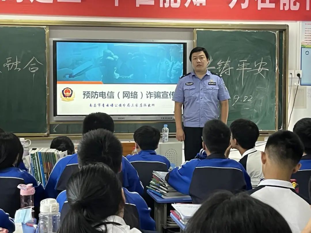 開展“警校共建”活動，創(chuàng)建平安和諧校園